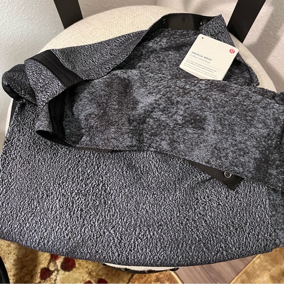 LULULEMON NWT AUTHENTIC VINYASA BLUE & BLACK COZY SOFT VERSATILE WRAP - Picture 14 of 16